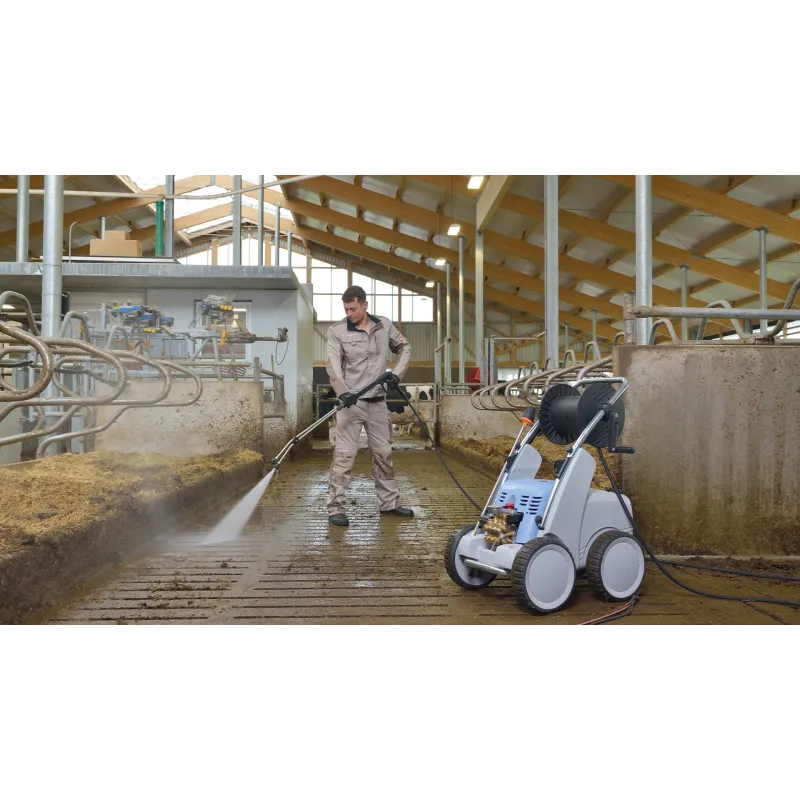 Nettoyeur HP KRANZLE QUADRO 1200 TST- 180 bar (Enrouleur) Eau froideLe nettoyeur haute pression Quadro 1200 TS T Kranzle Triphasé est robuste et simple d'utilisation.Il est idéalement conçu pour une utilisation professionnelle requérant de nombreux déplacements.61212.0