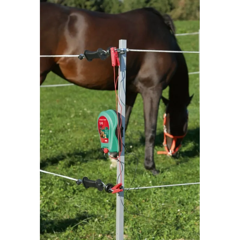Kit de compétition/paddock 7 x 7 mLe kit pour la compétition et le paddock allie stabilité et maniabilité, et crée des clôtures sûres et efficaces.Tout est parfaitement coordonné et rangé de manière pratique dans un sac de transport robuste.Rapide à installer et immédiatement prêt à l’emploi.446501