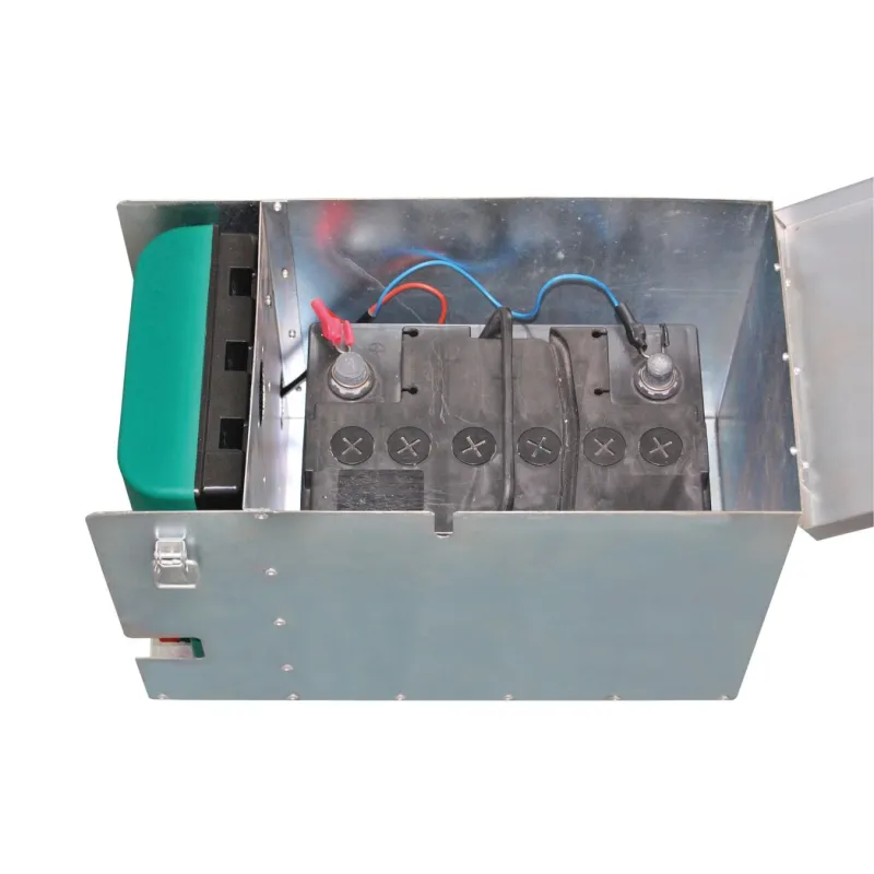 Savanne AM 2000 électrificateur 12 Vl'AKO Savanne 2000 offre une énergie de charge de 3,20 J et une tension de 9 600 V. Il convient pour une clôture pouvant atteindre 20 km sans végétation. INFO : l'élimination régulière de la végétation empêche les dérivations et améliore la sécurité du pâturage.372752